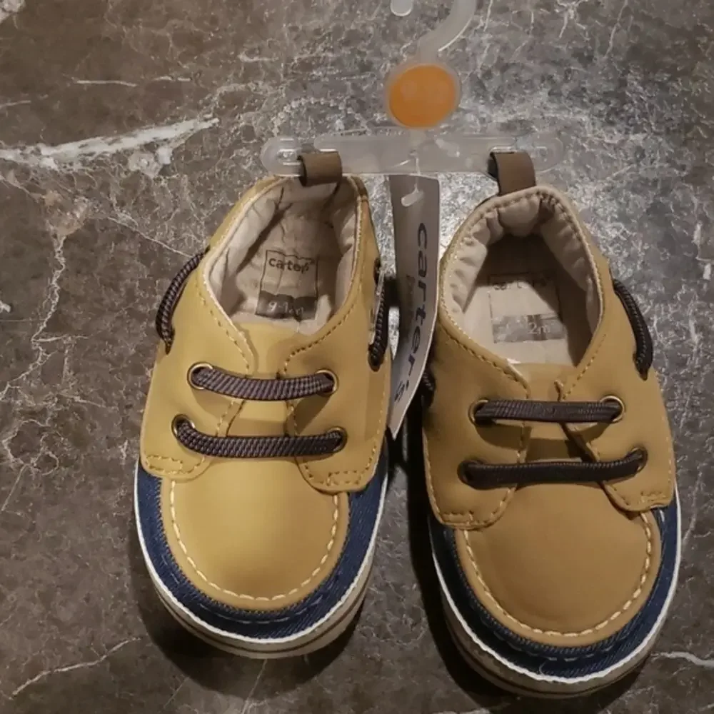 NWT  Carters baby shoes‎